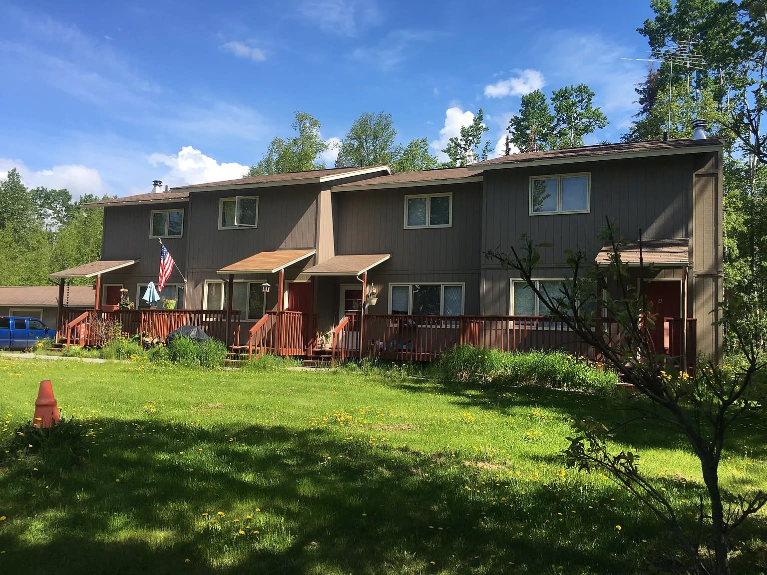 951 Seldon Rd – photo 1 of 11
