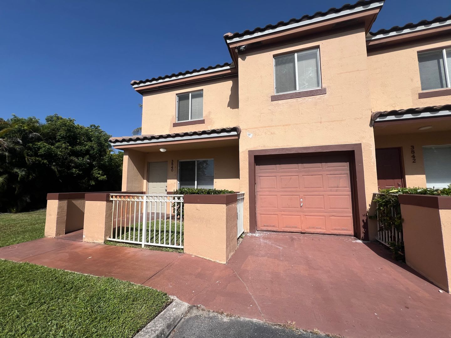 **LARGE 3 BED / 2.5 BATH IN CORAL SPRING** Apply Today, Approved Today! – photo 1