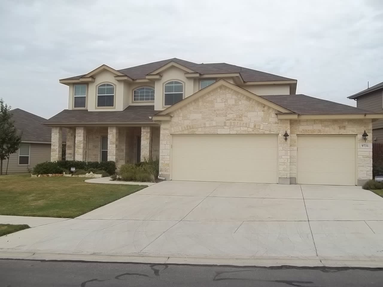 BEAUTIFUL 5 BEDROOM, 3.5 BATHROOM HOME! – photo 1