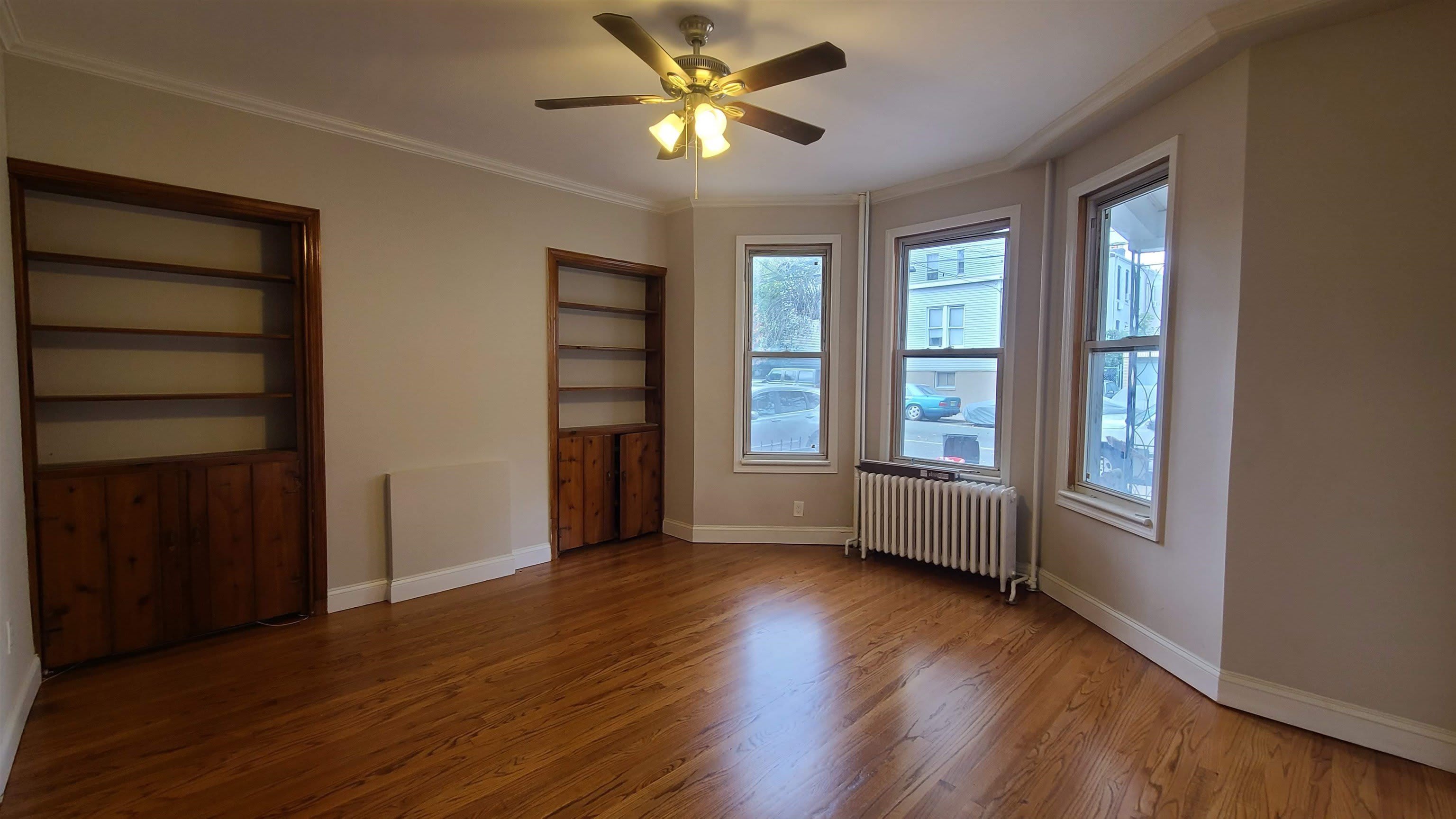 476 GREGORY AVE – photo 1 of 16