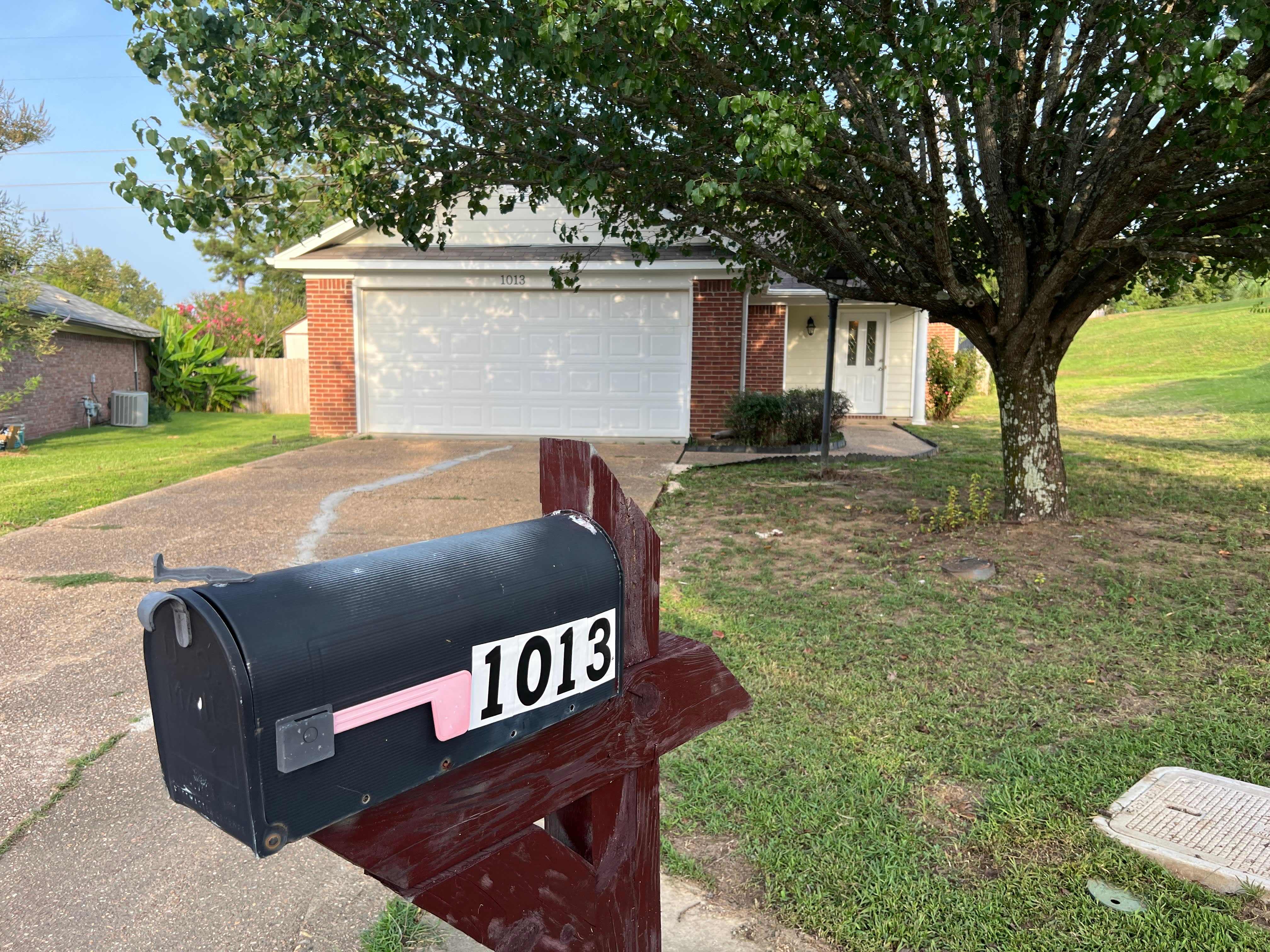 1013 Carlyle Cv – photo 1 of 31