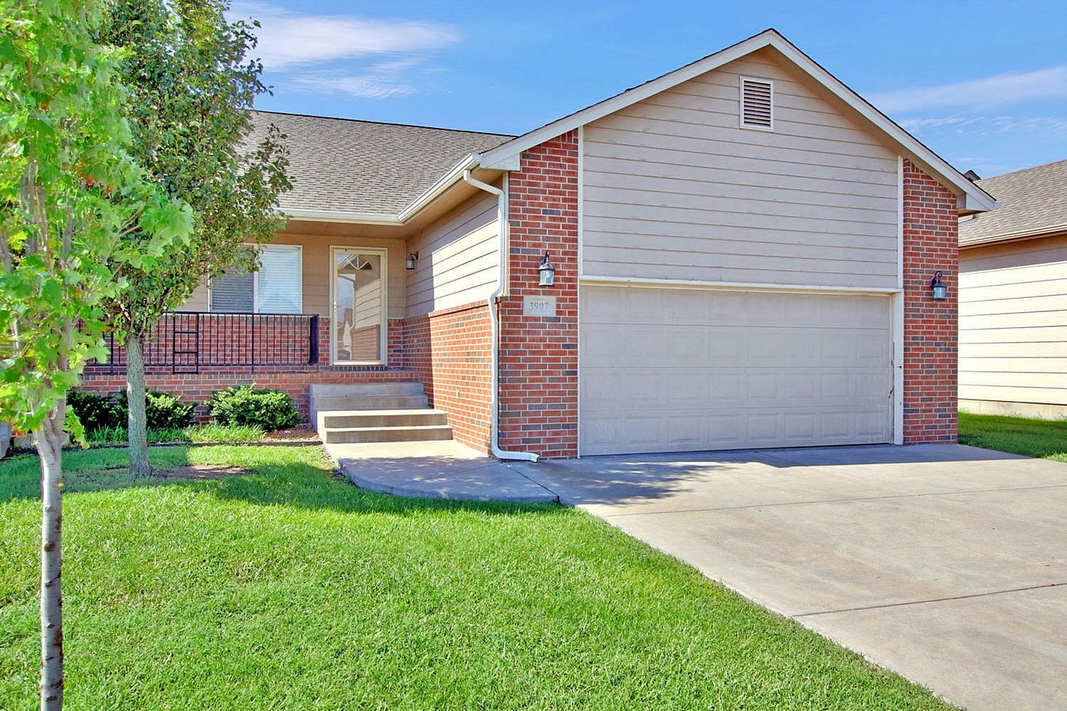 Lakeside Townhomes – photo 1