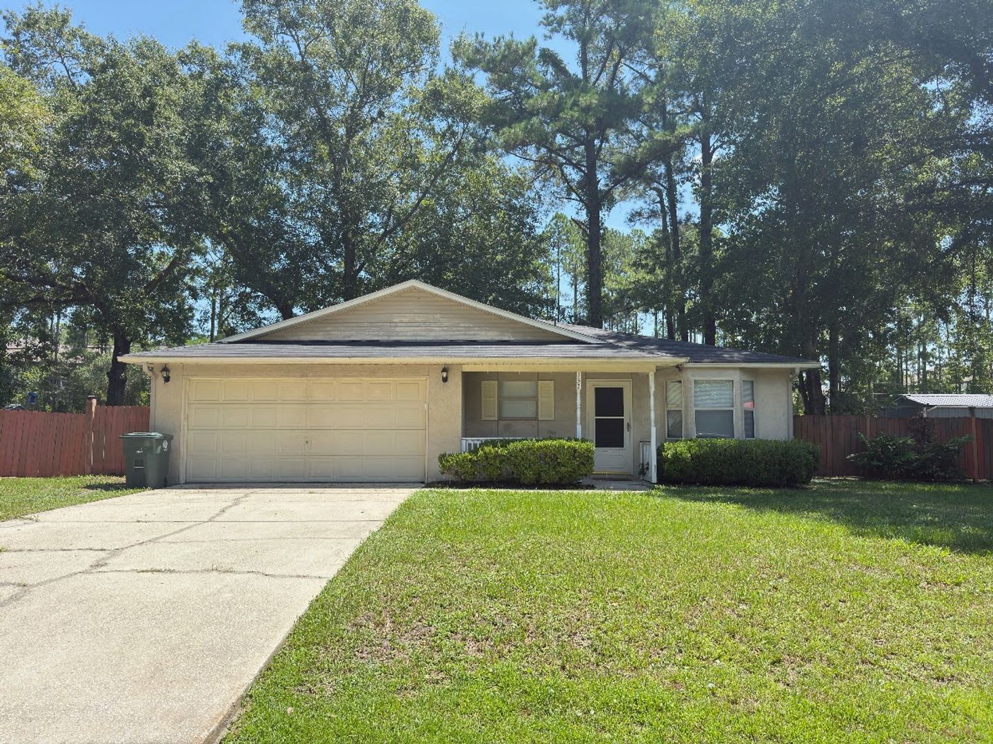 137 Royal Circle – photo 1 of 19