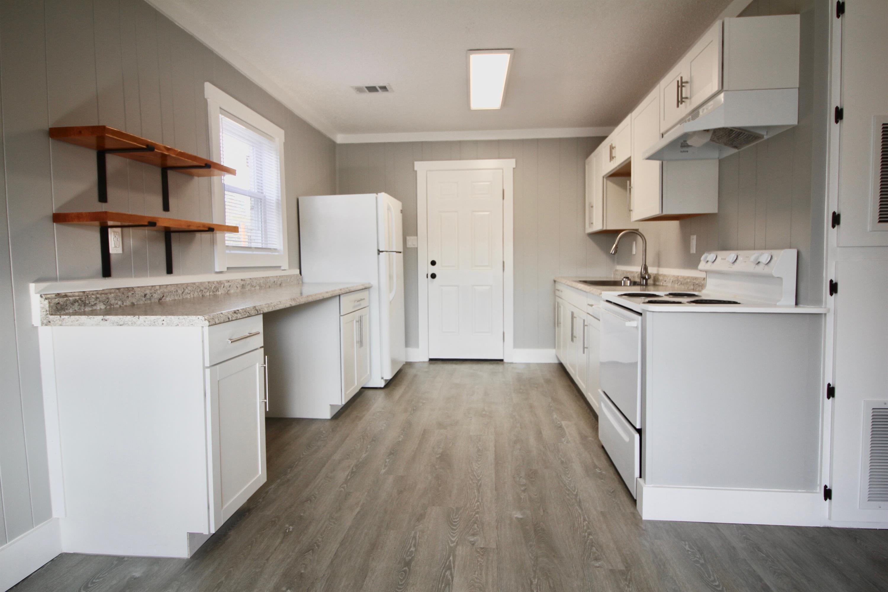 2900 Elmore Road Southwest – photo 1