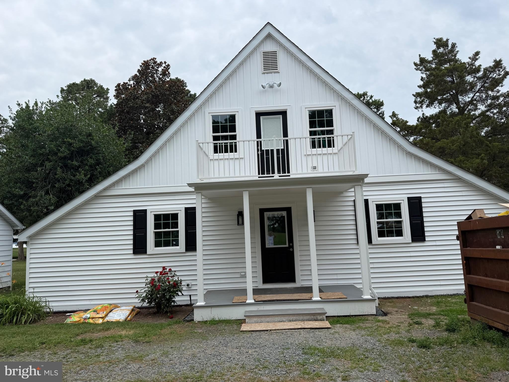 27473 SOUTHSIDE ISLAND CREEK Road – photo 1 of 40