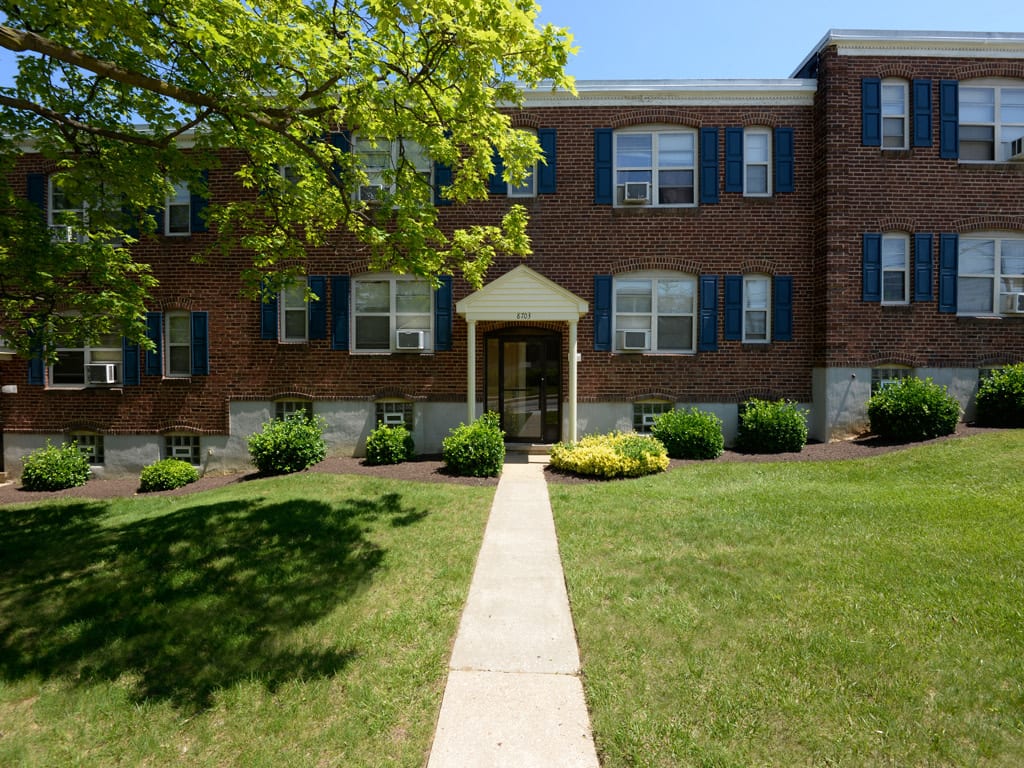 8134 Glen Gary Rd – photo 1 of 116