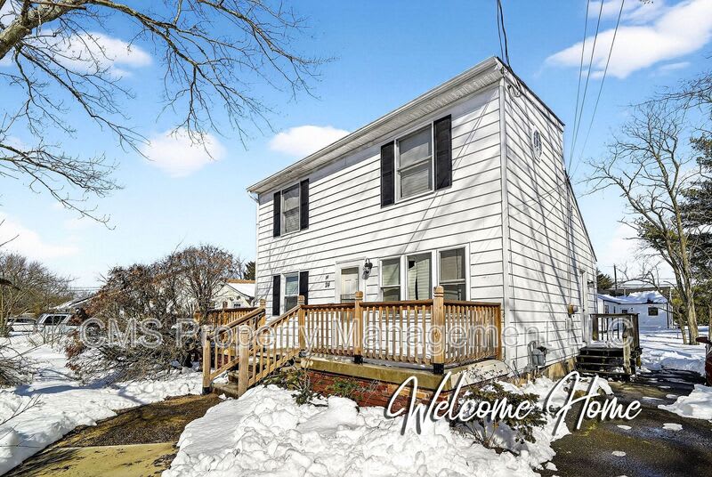 24 Steinhardt Ave – photo 1 of 24