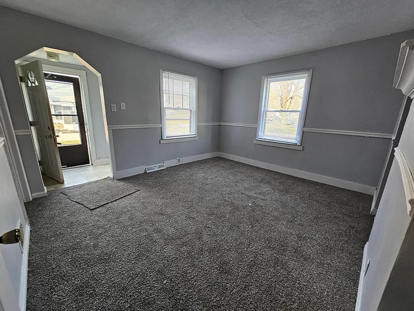 Charming 3-bedroom, 1-bath bungalow in Warren – photo 1