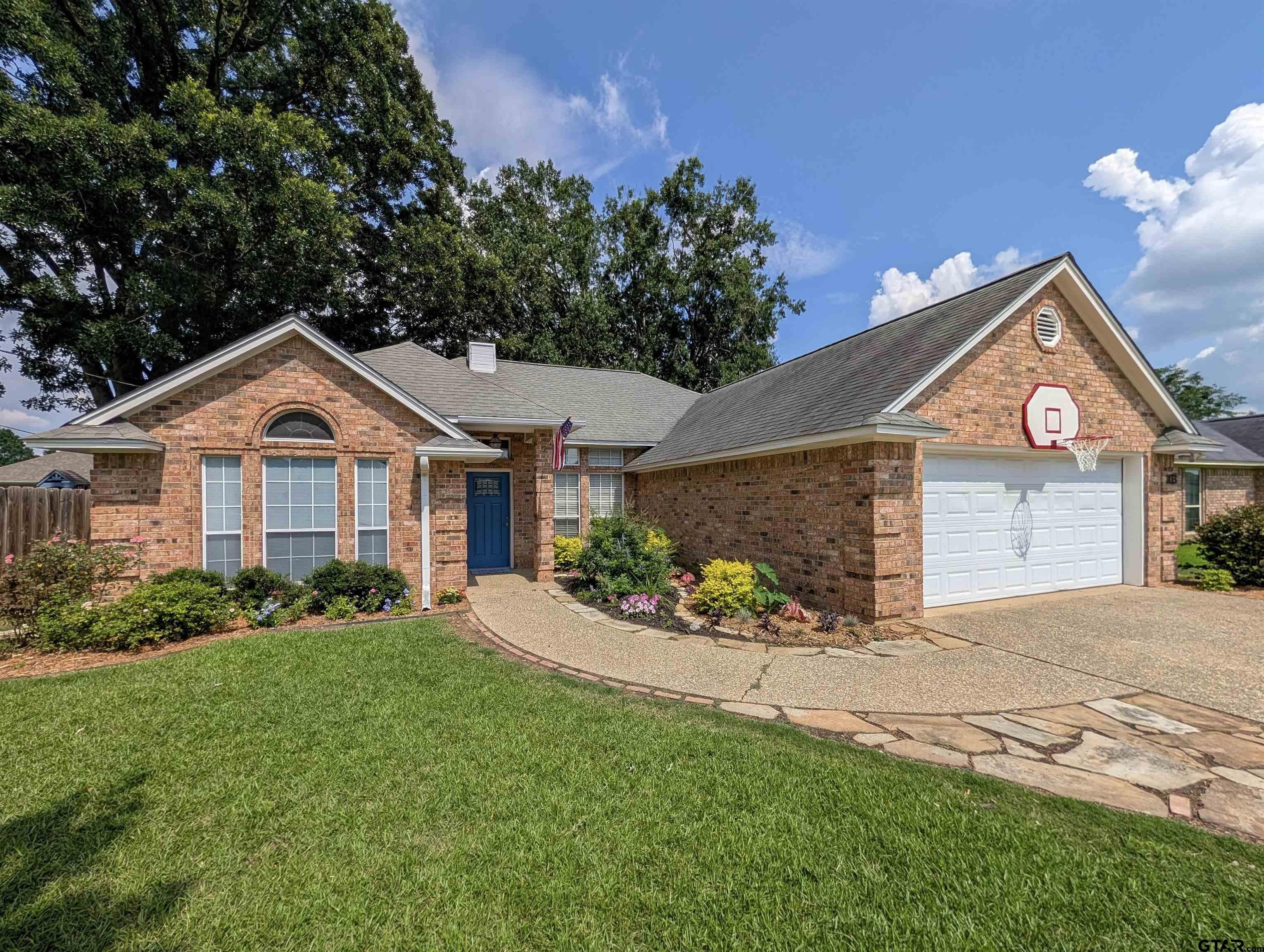 103 Clearview Dr. – photo 1 of 18