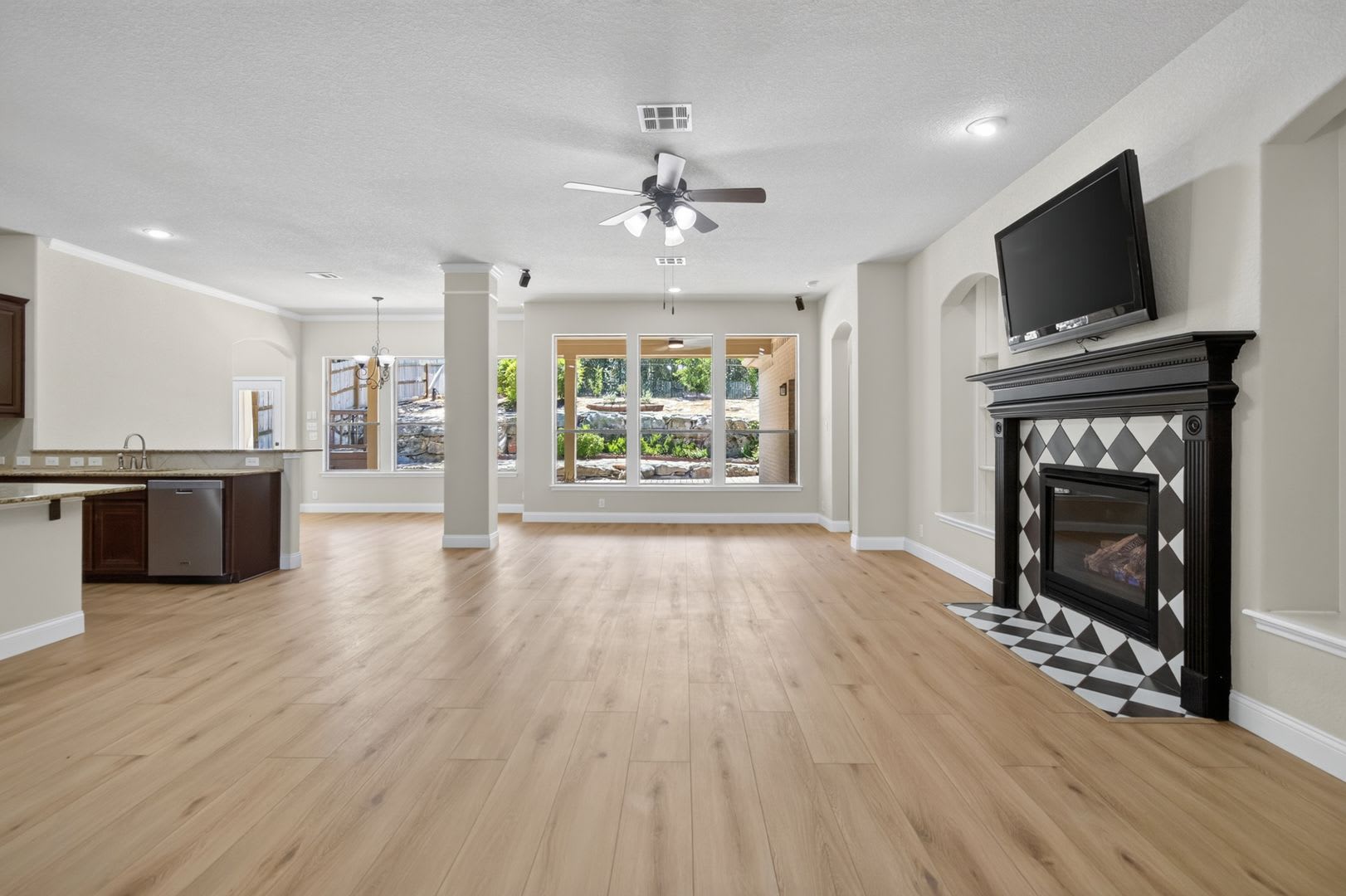 4 Bed / 3 Bath Gorgeous House for Rent! Available now! – photo 1