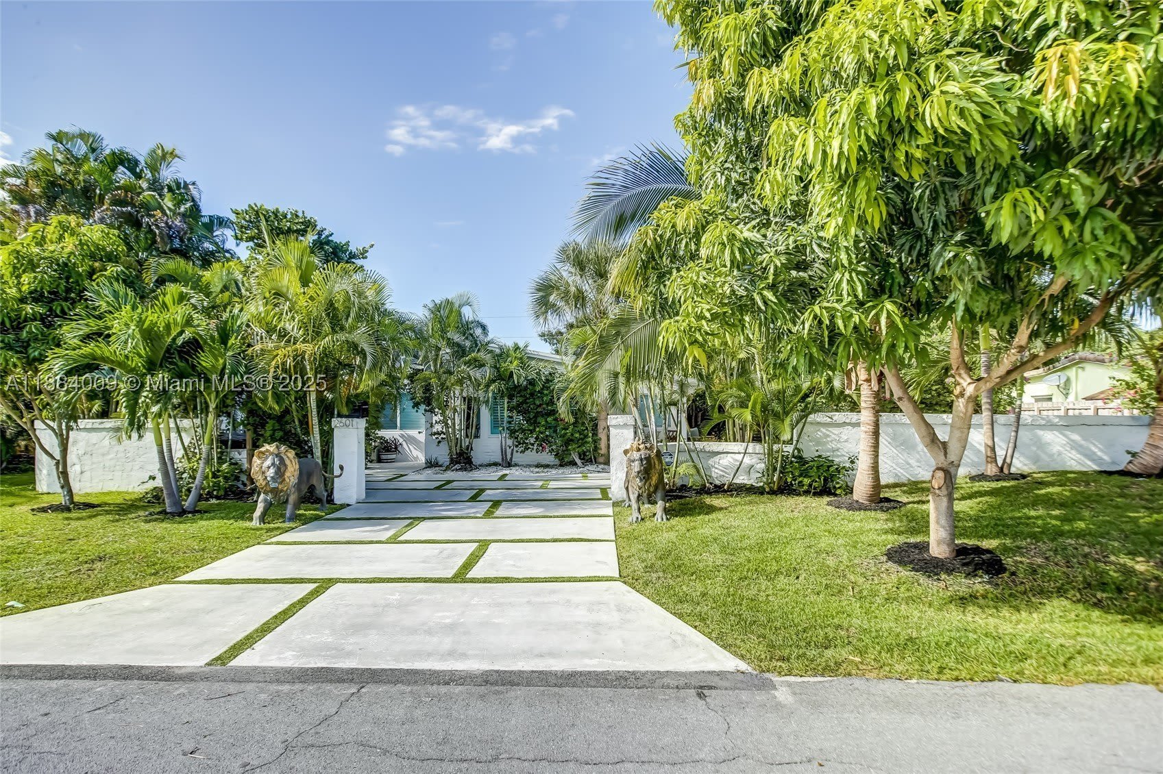2601 NE 11th Ct – photo 1