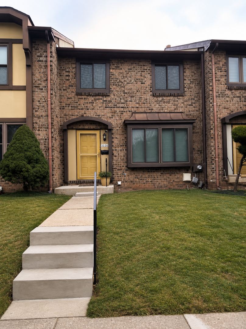 Village Shires Townhome completely Renovated 3 Beds 1.5 Bath Available 9/1 – photo 1