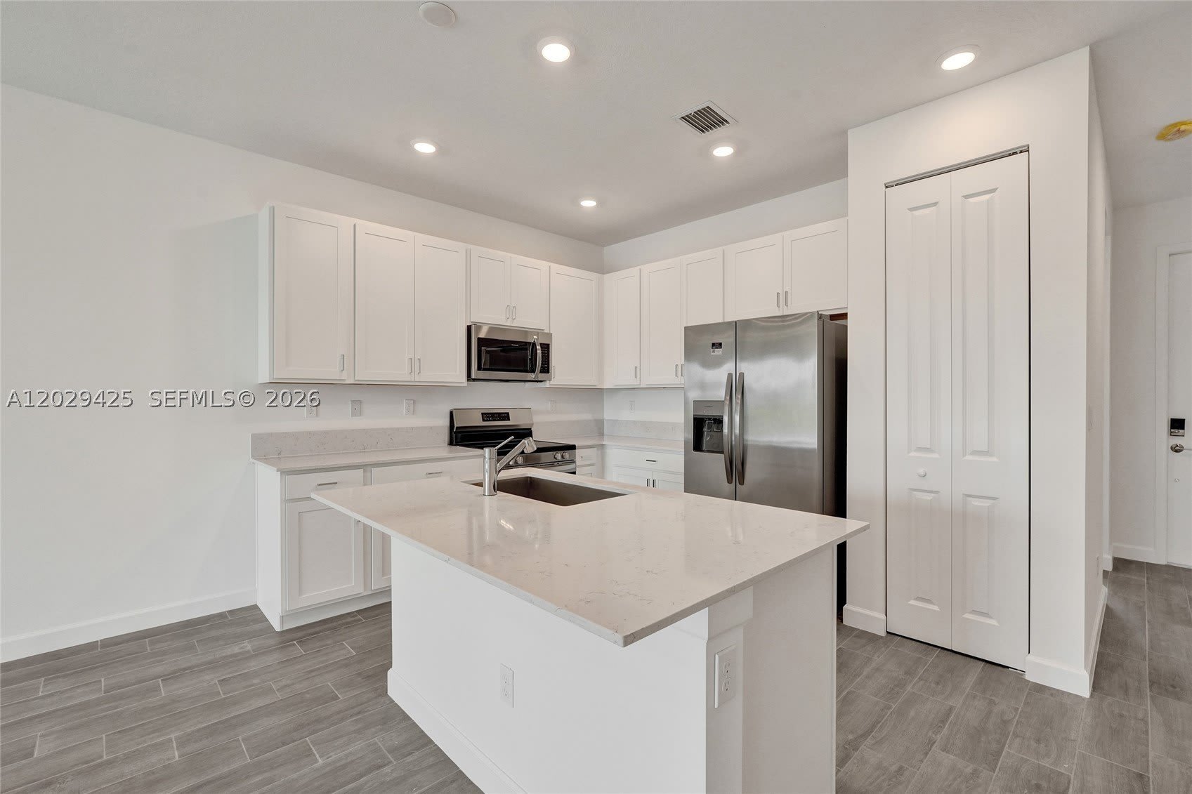 3777 Harborside Ave – photo 1