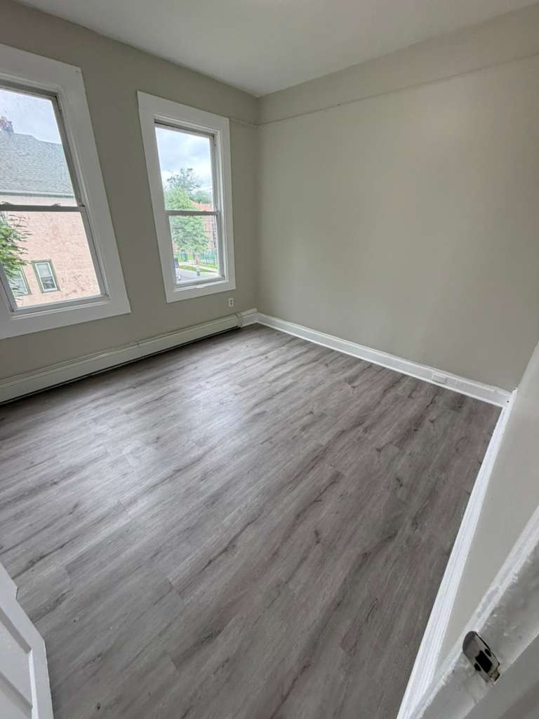 27 29 N Munn Ave – photo 1