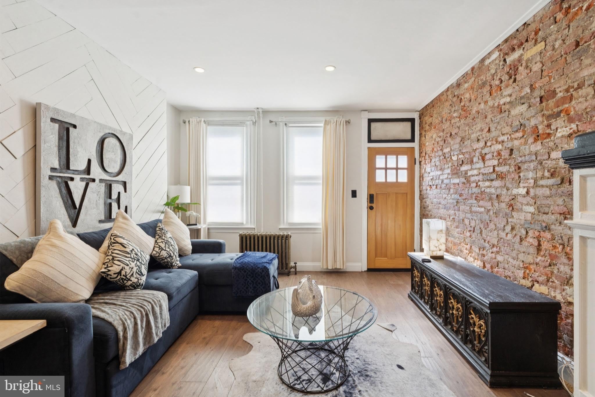 2511 E OAKDALE Street – photo 1