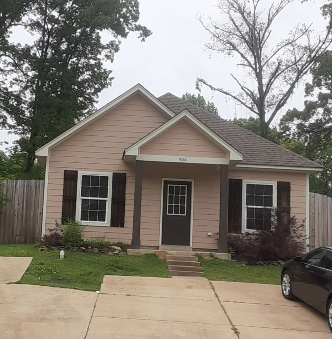 4 BD/4 BA – photo 1 of 17