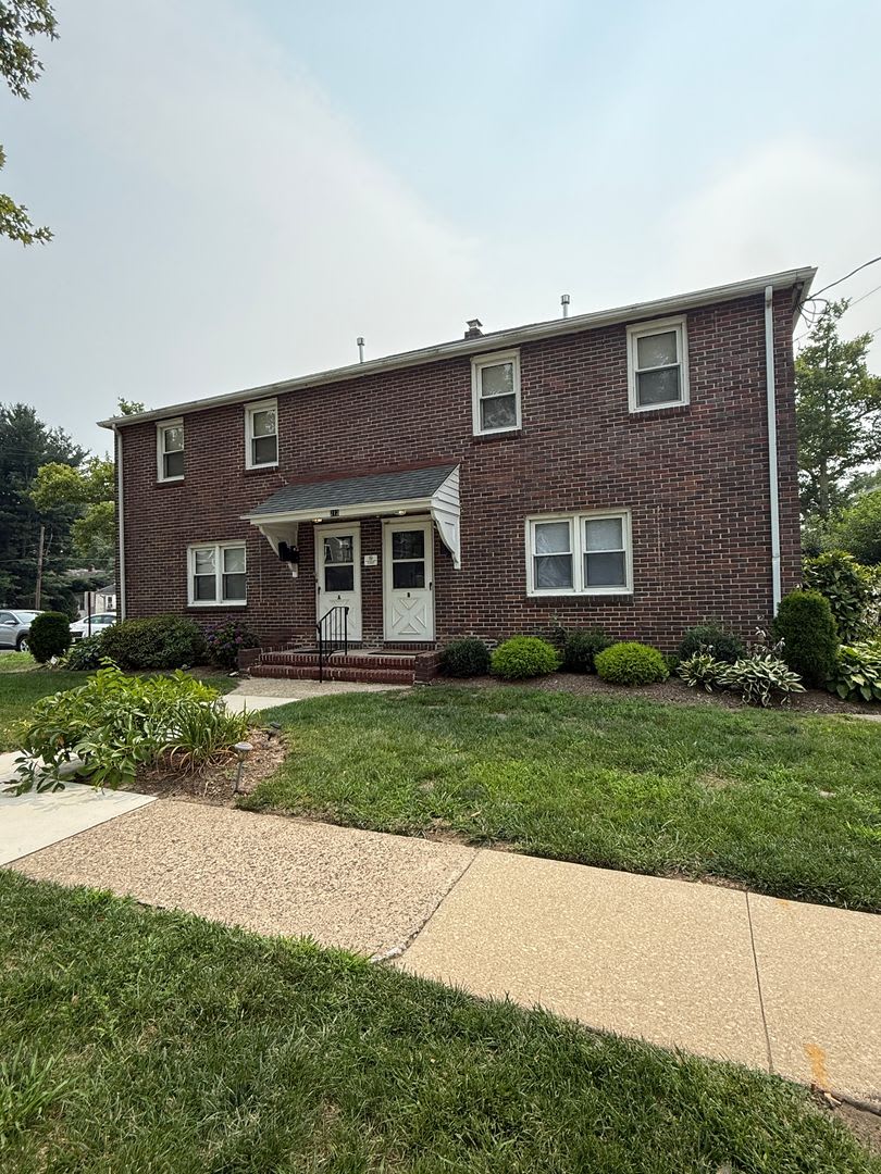 1 bedroom – photo 1 of 12