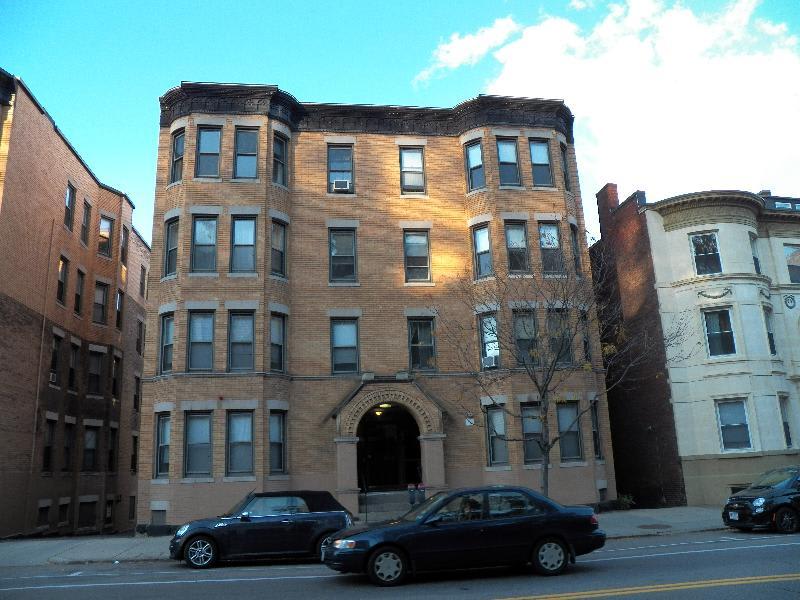 683 Washington – photo 1