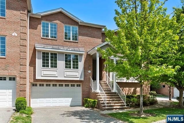 17 Skymark Court – photo 1 of 25