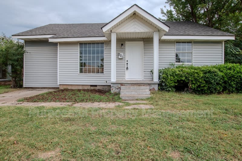 221 West Douglas Drive – photo 1