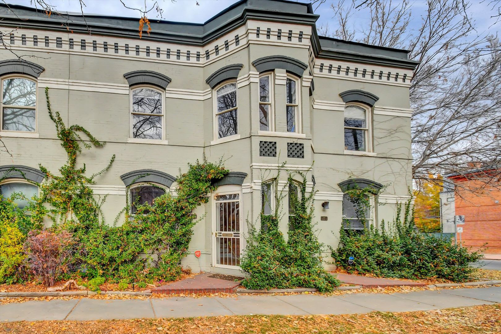 Architecturally Stunning Curtis Park Townhome With Historic Charm – photo 1