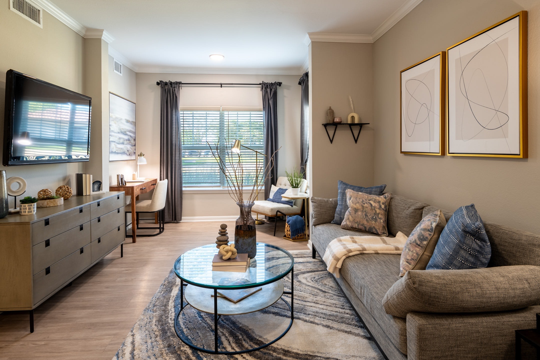 The Pointe at Vista Ridge Apartments – photo 1