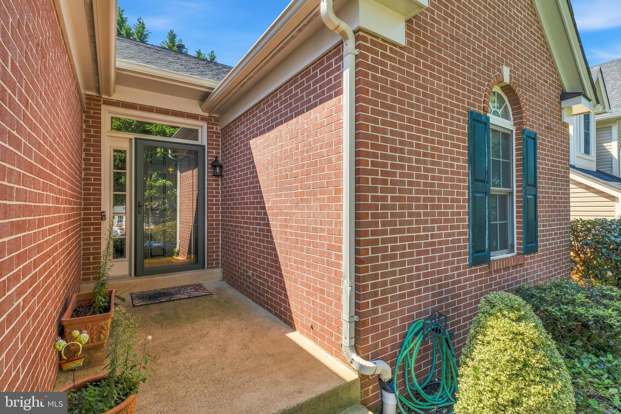 46855 WILLOWOOD Place – photo 1 of 44