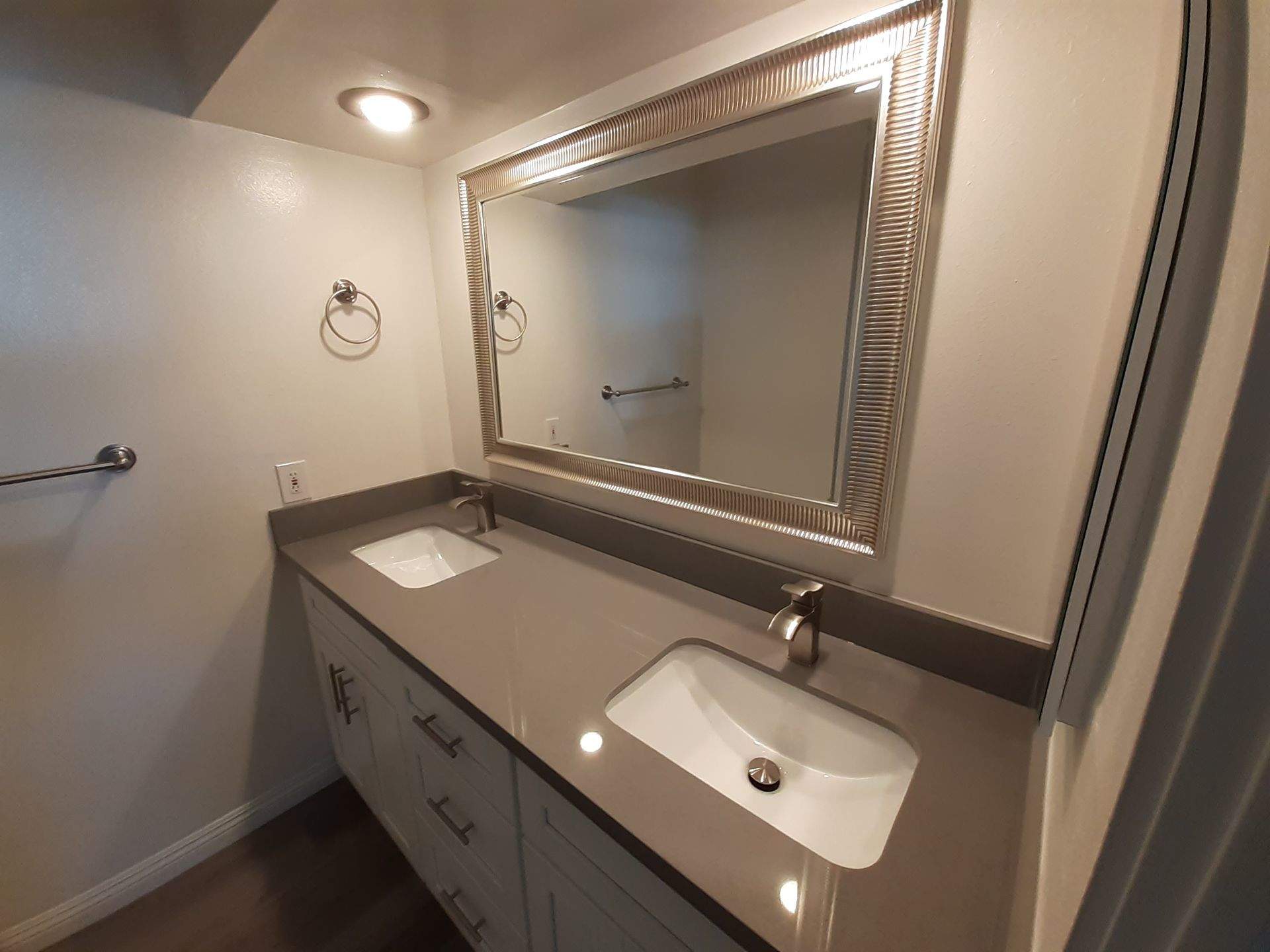 2 bedroom 1 bath for rent in Newport Beach – photo 1