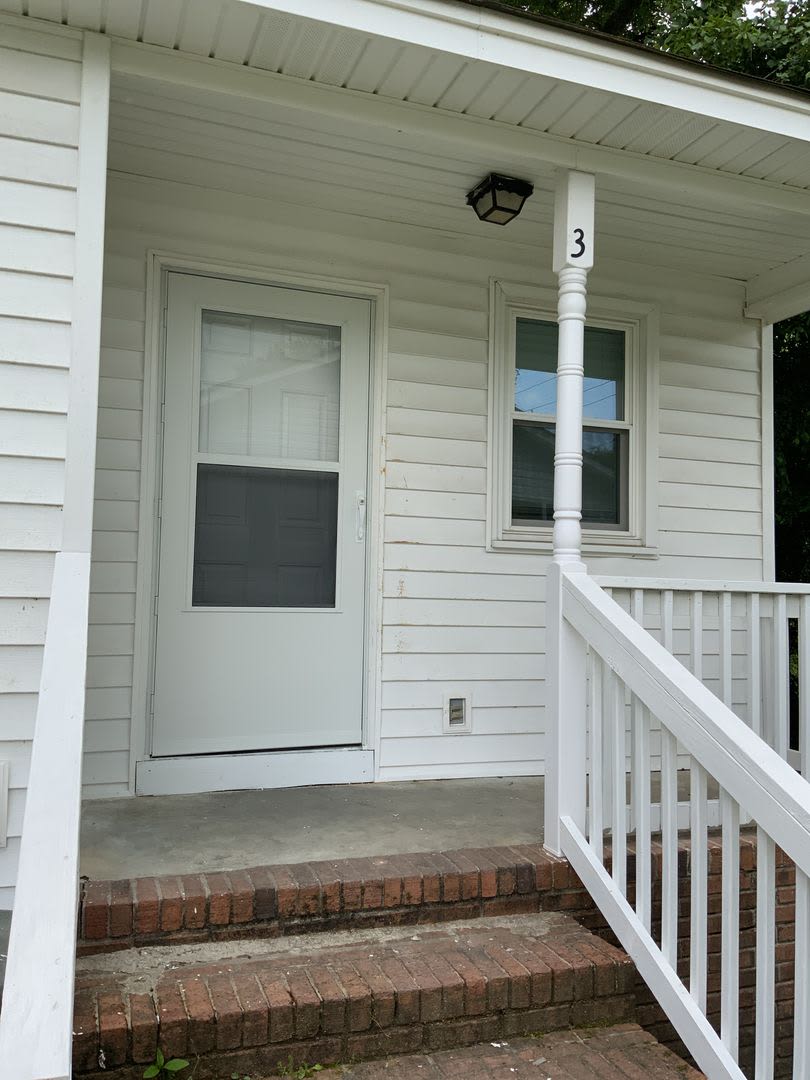 2 Bedroom 1 bath Apt – photo 1