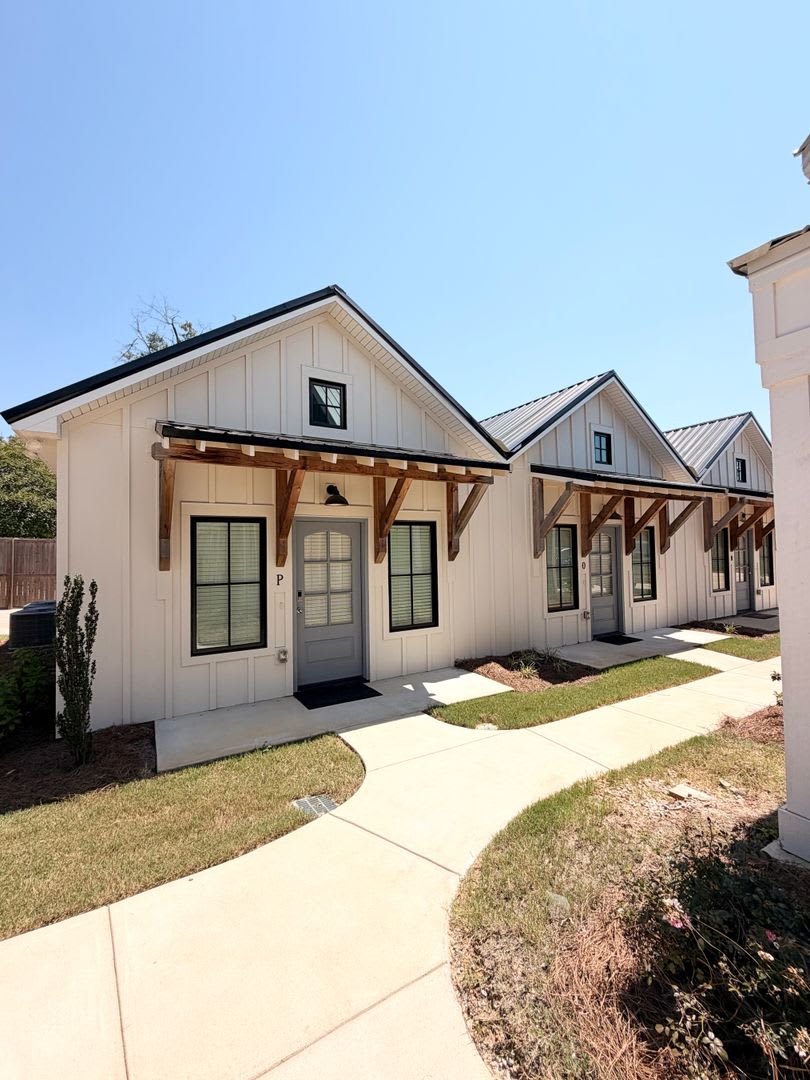 1Bed/1Bath Available in The Cottage District! – photo 1