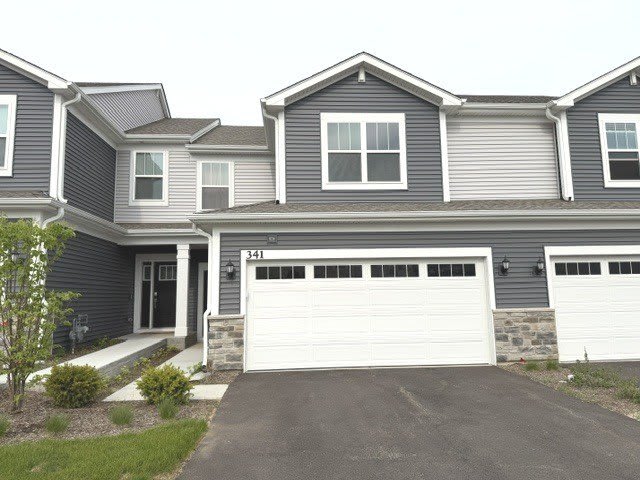 341 Red Oak Circle – photo 1 of 19
