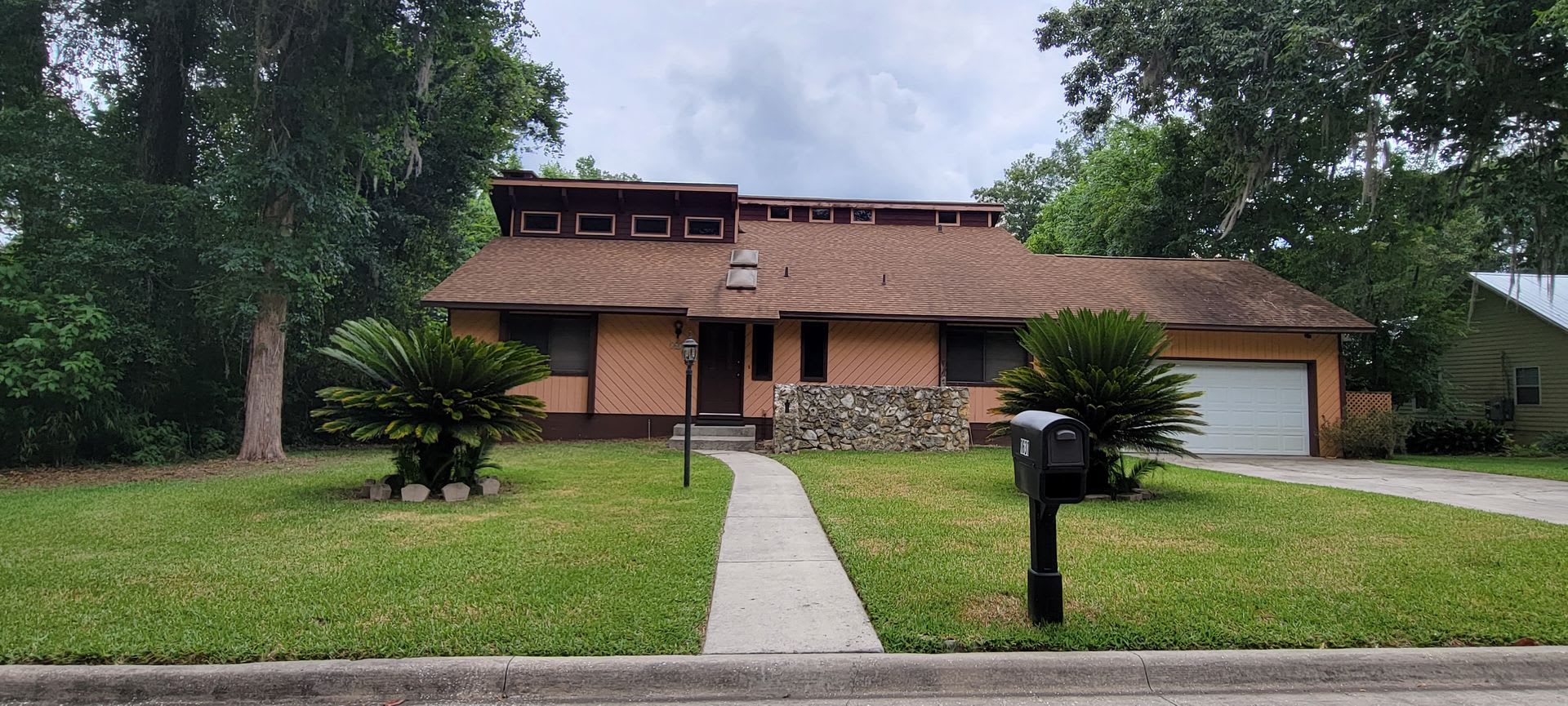 ( Oakcrest) 3/ 2 spacious home – photo 1