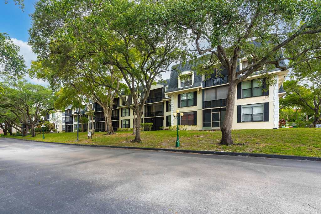 3680 Inverrary Drive – photo 1