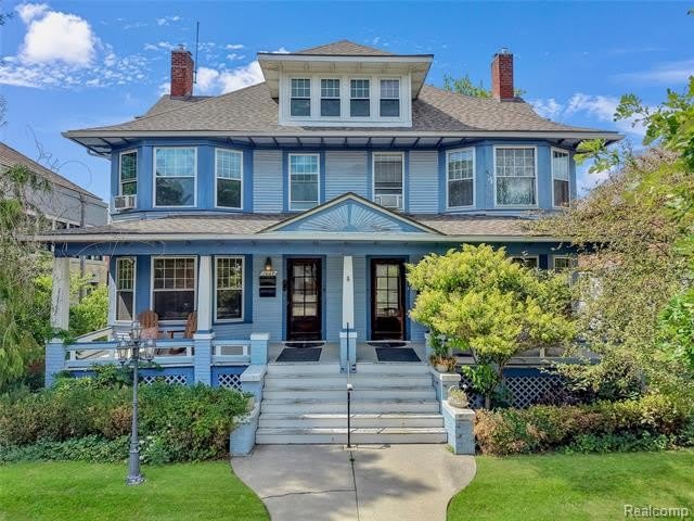 1027 LAKEPOINTE Street – photo 1 of 28