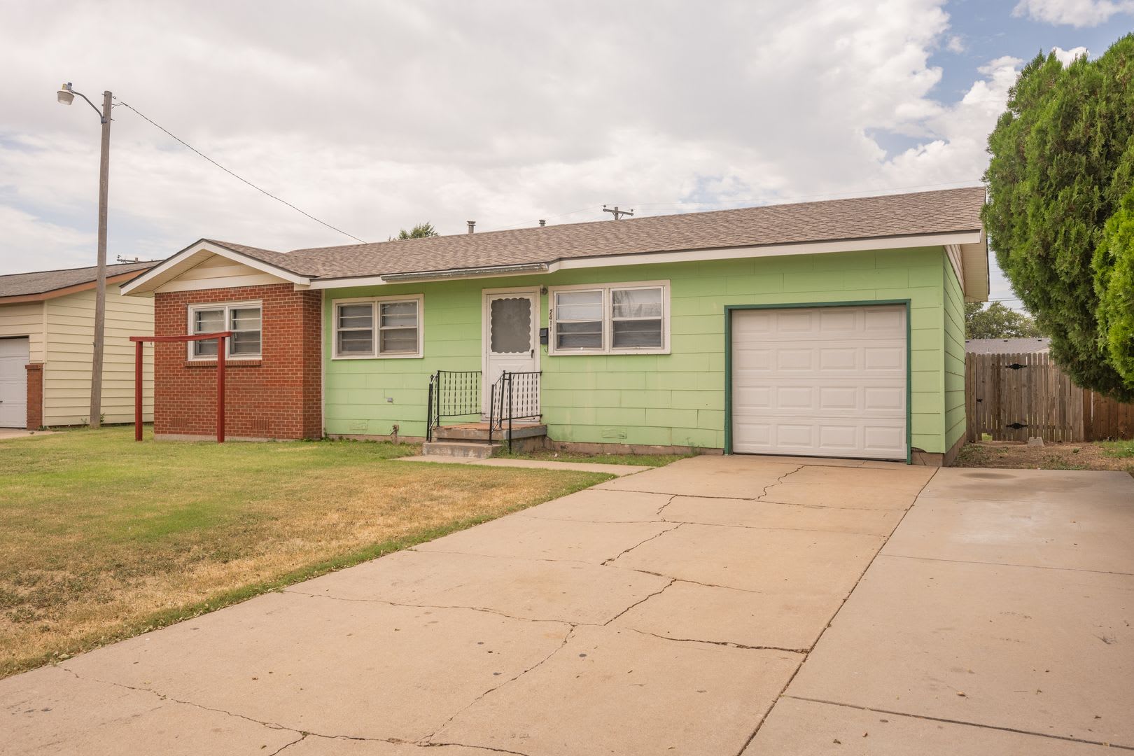 Three Bedroom Home for Lease! – photo 1