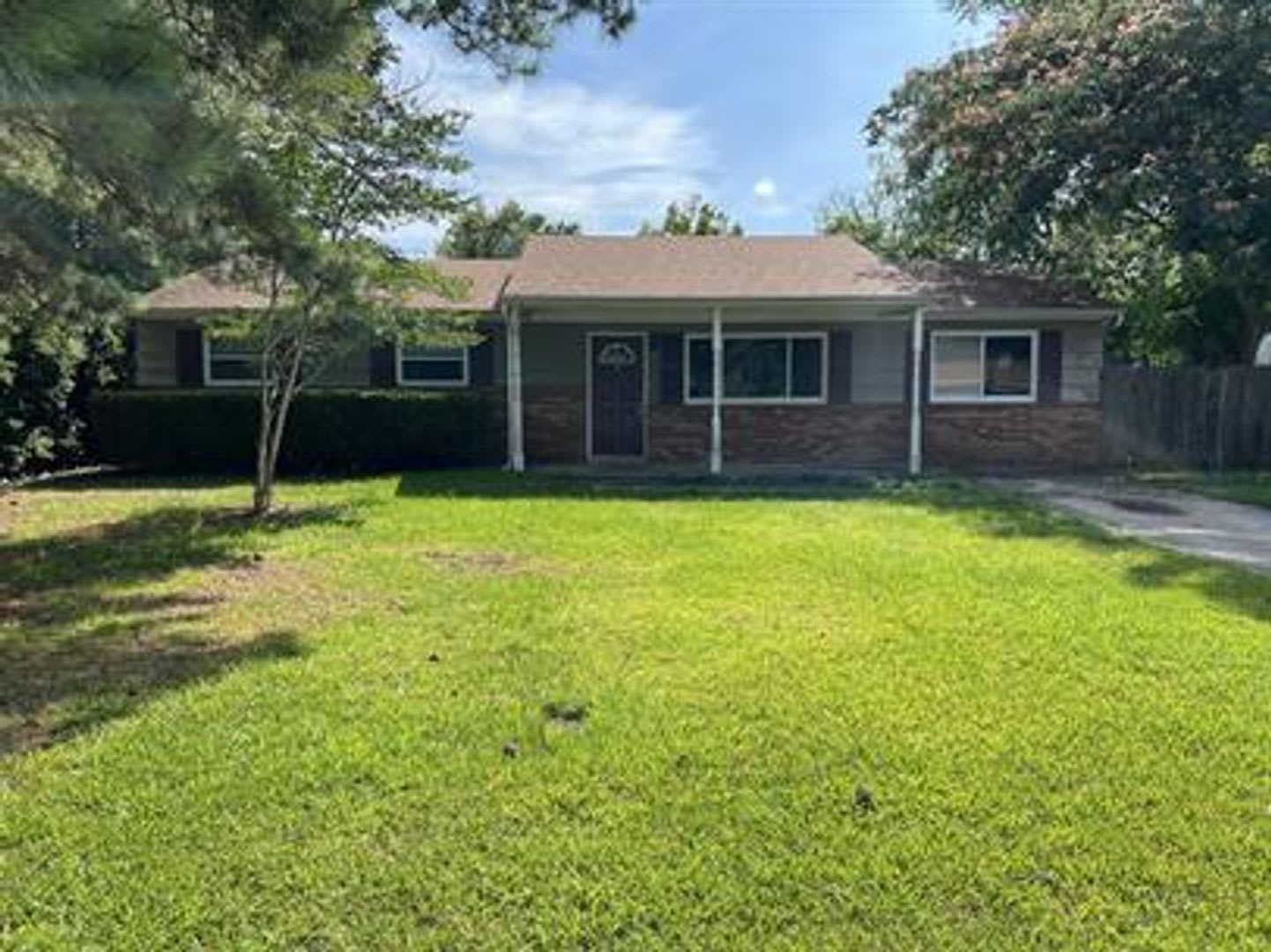 504 Holly Court – photo 1 of 13