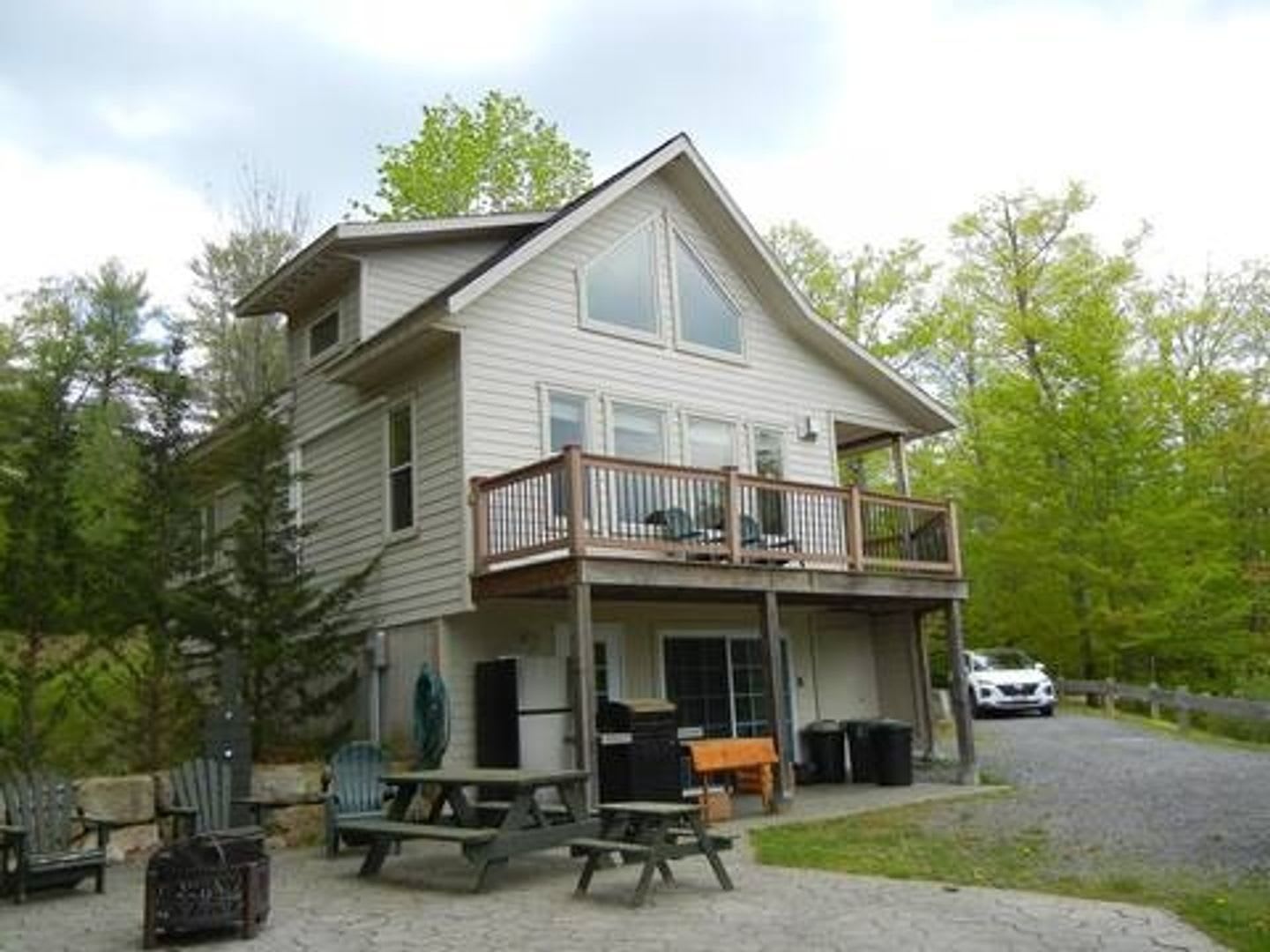 Charming 3Br House On Augur Lake 30 Acre Private Property – photo 1 of 21