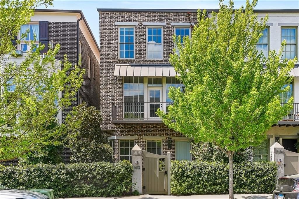 683 Fraser Street SE – photo 1