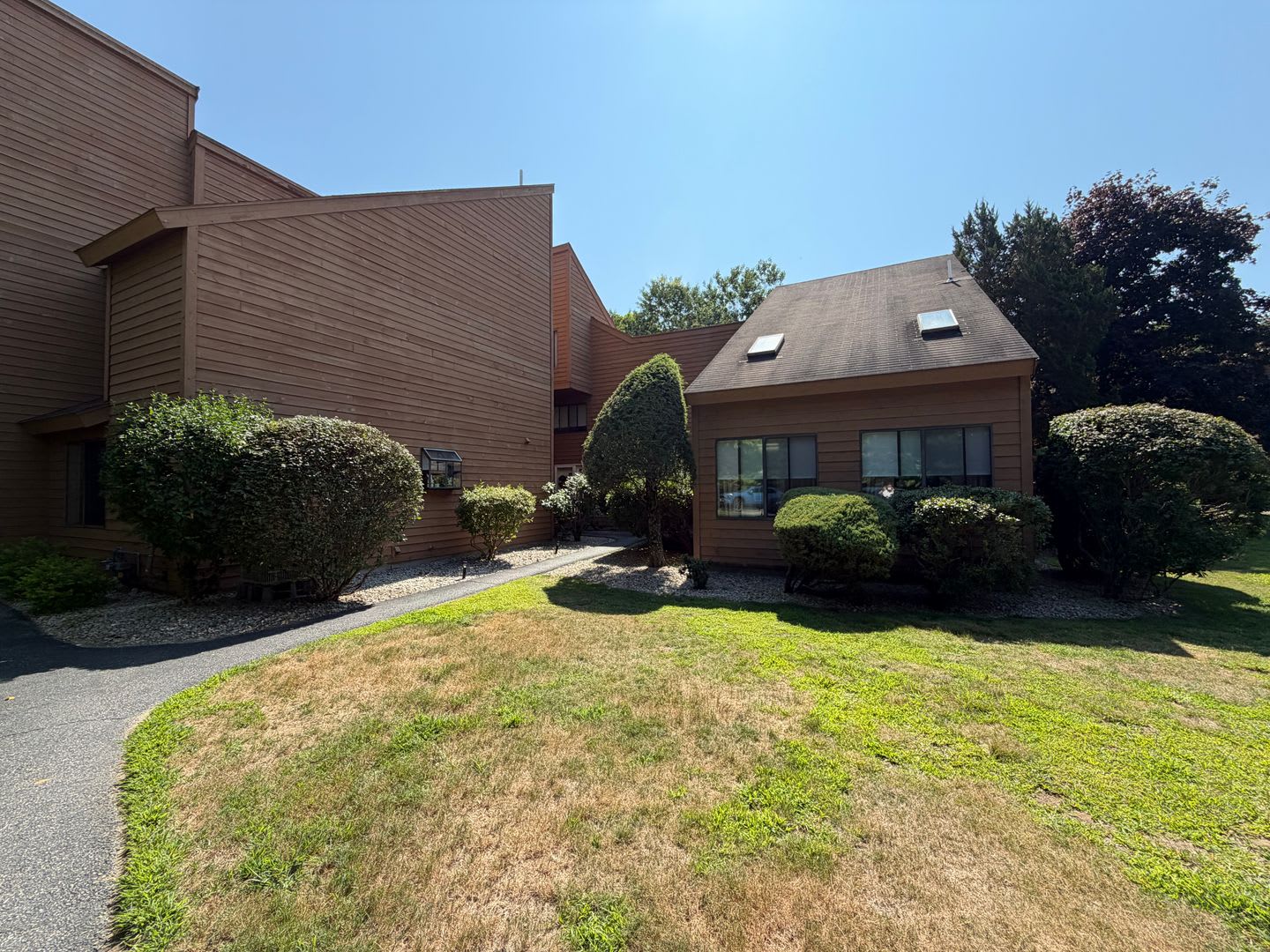 Large Townhouse Condo available for Rent! – photo 1