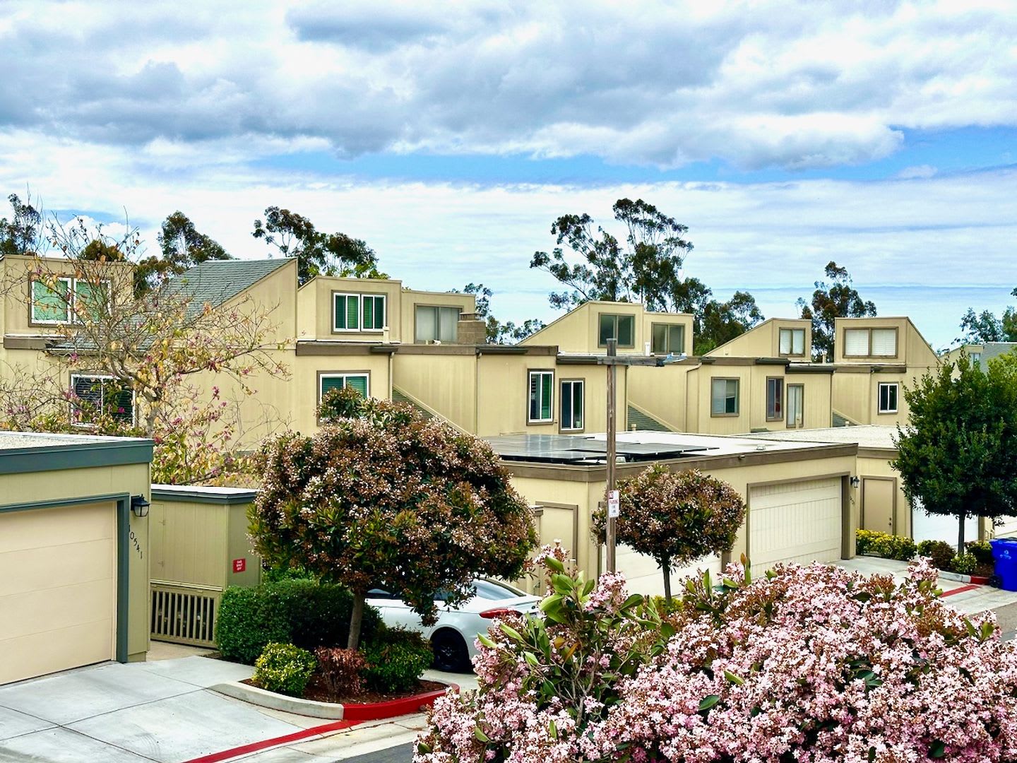 FOR RENT – photo 1
