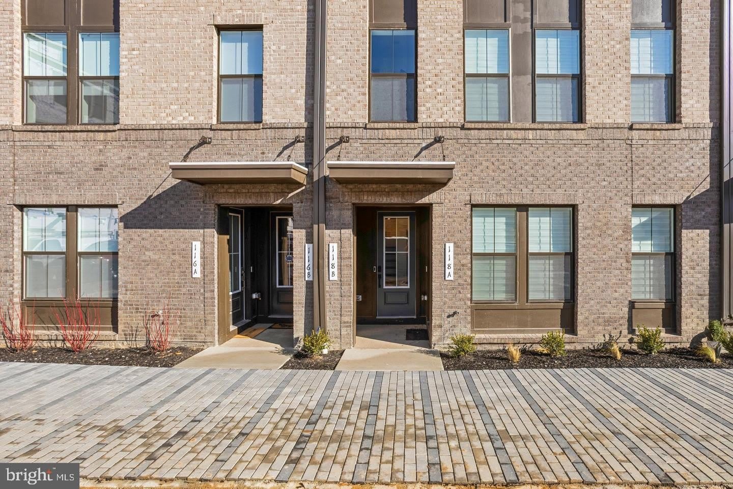 118 LOCKE Street – photo 1