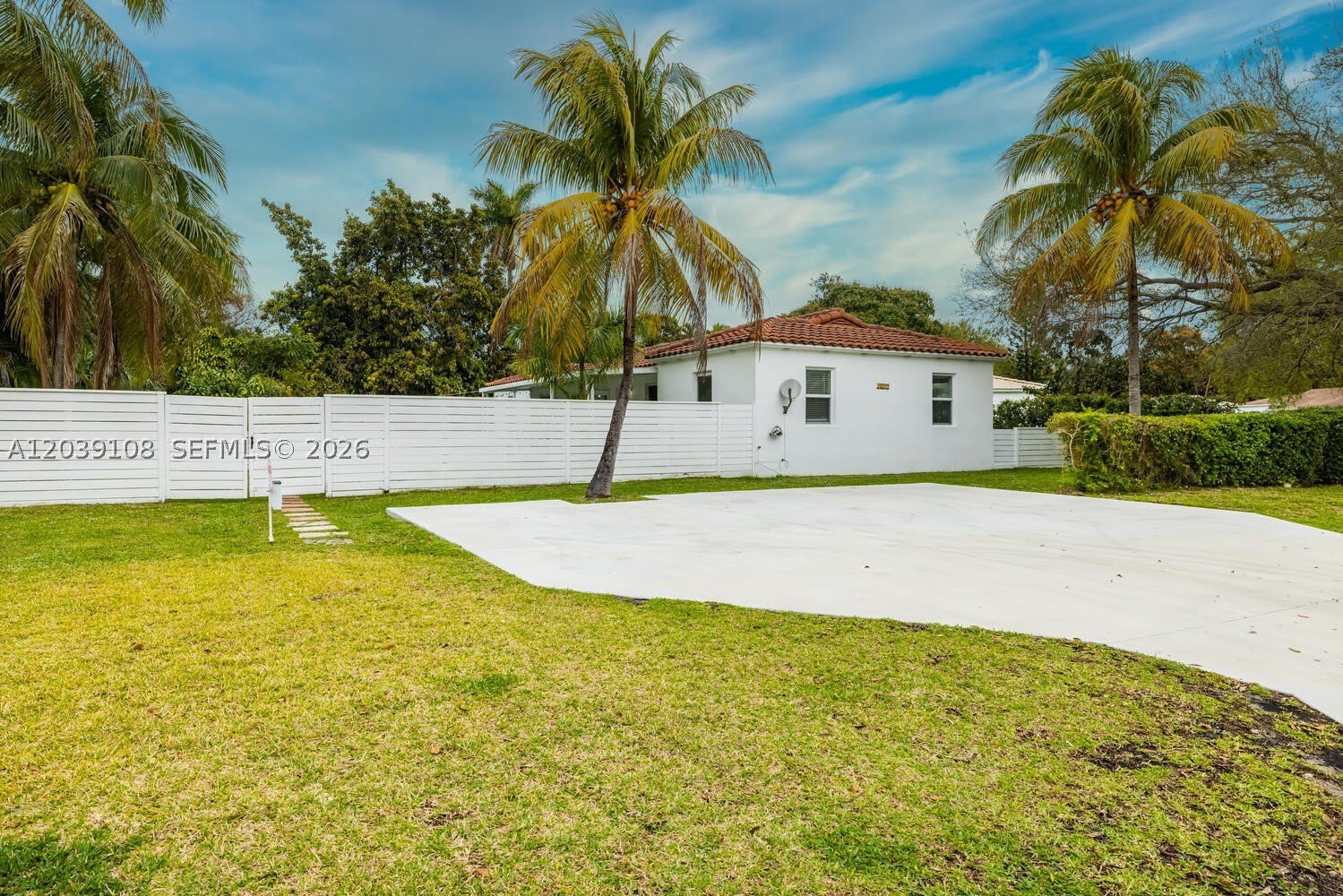 1029 NE 113 St – photo 1 of 13
