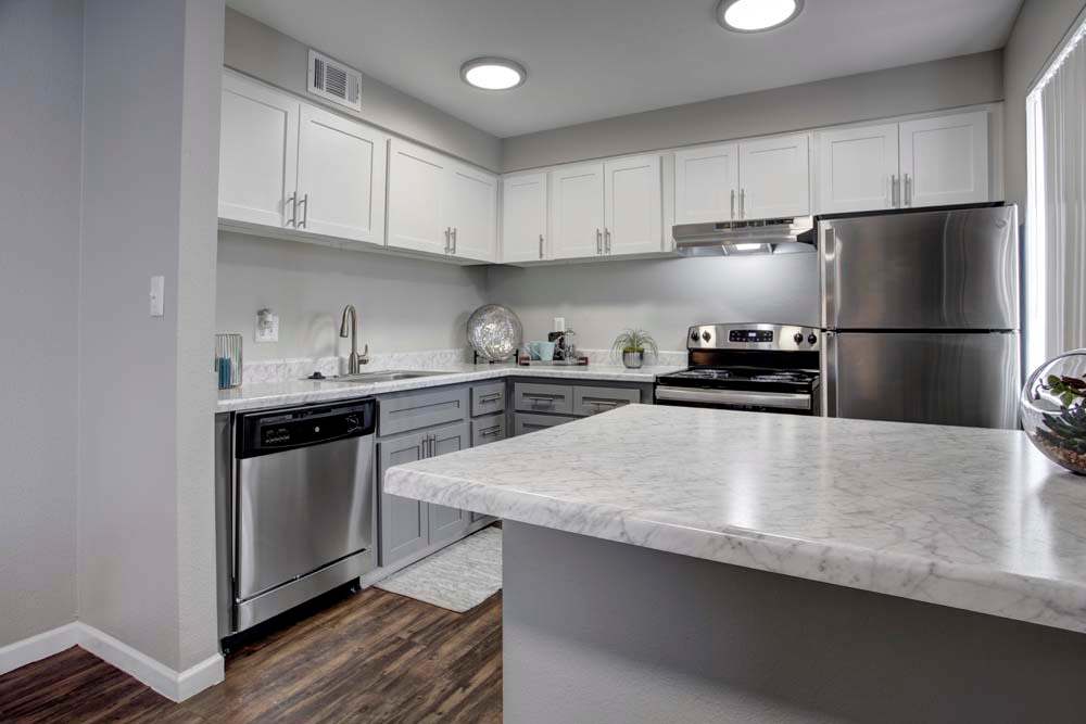 505 West – photo 1