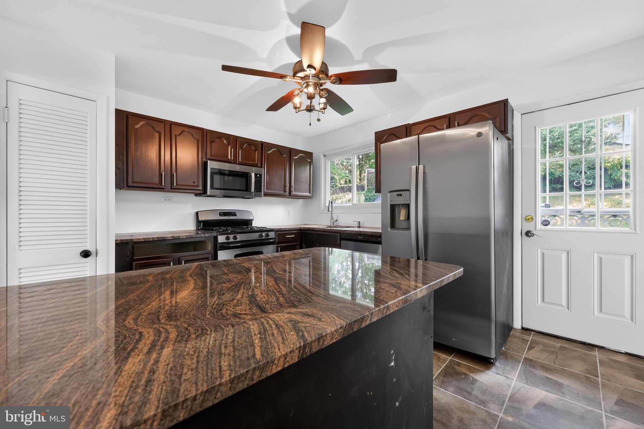 1700 Jarvis Avenue – photo 1 of 46