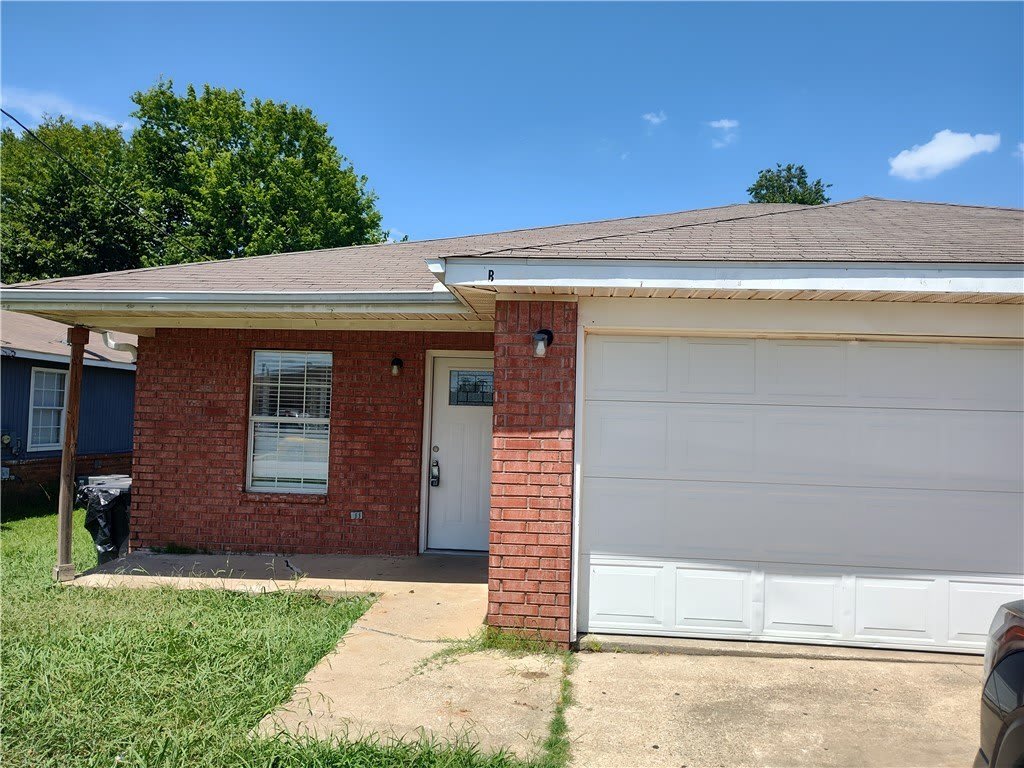 4096 Delmon Lane – photo 1 of 11