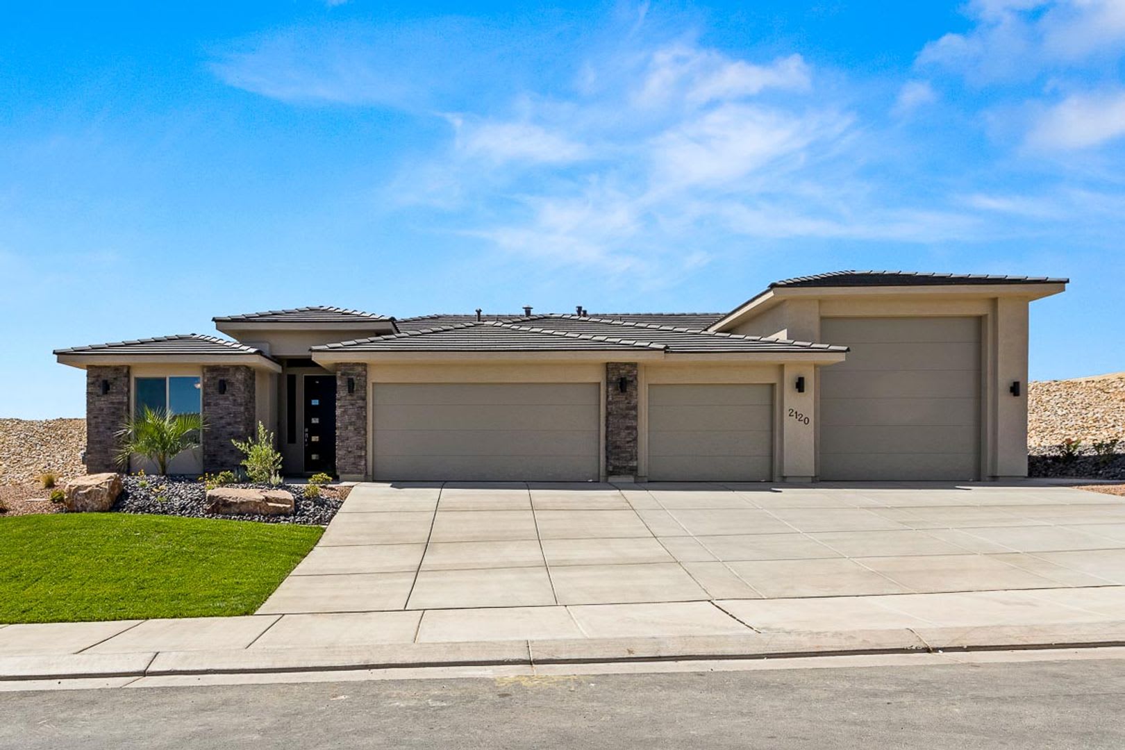 4 bed plus RV Garage – photo 1