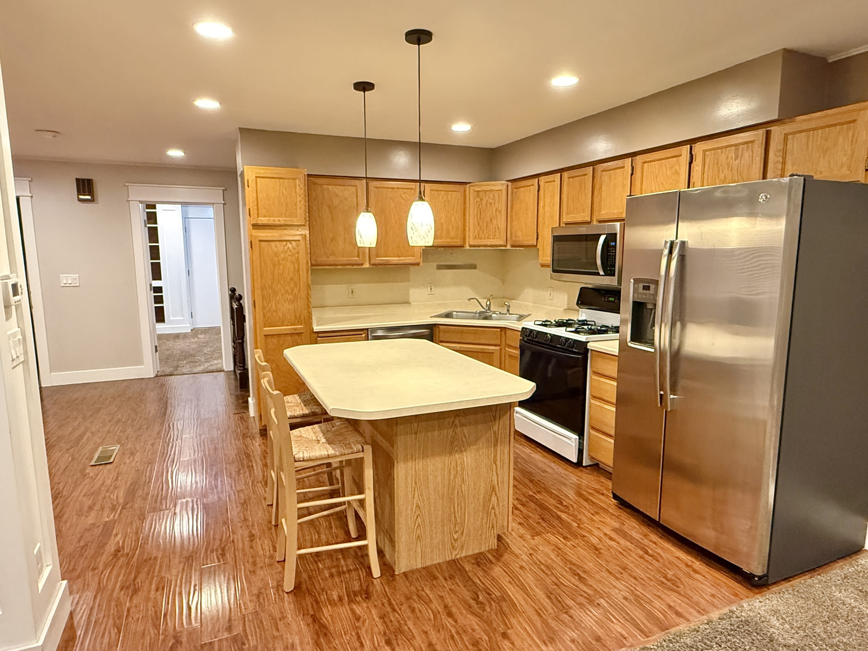 7426 S 700 E – photo 1 of 171
