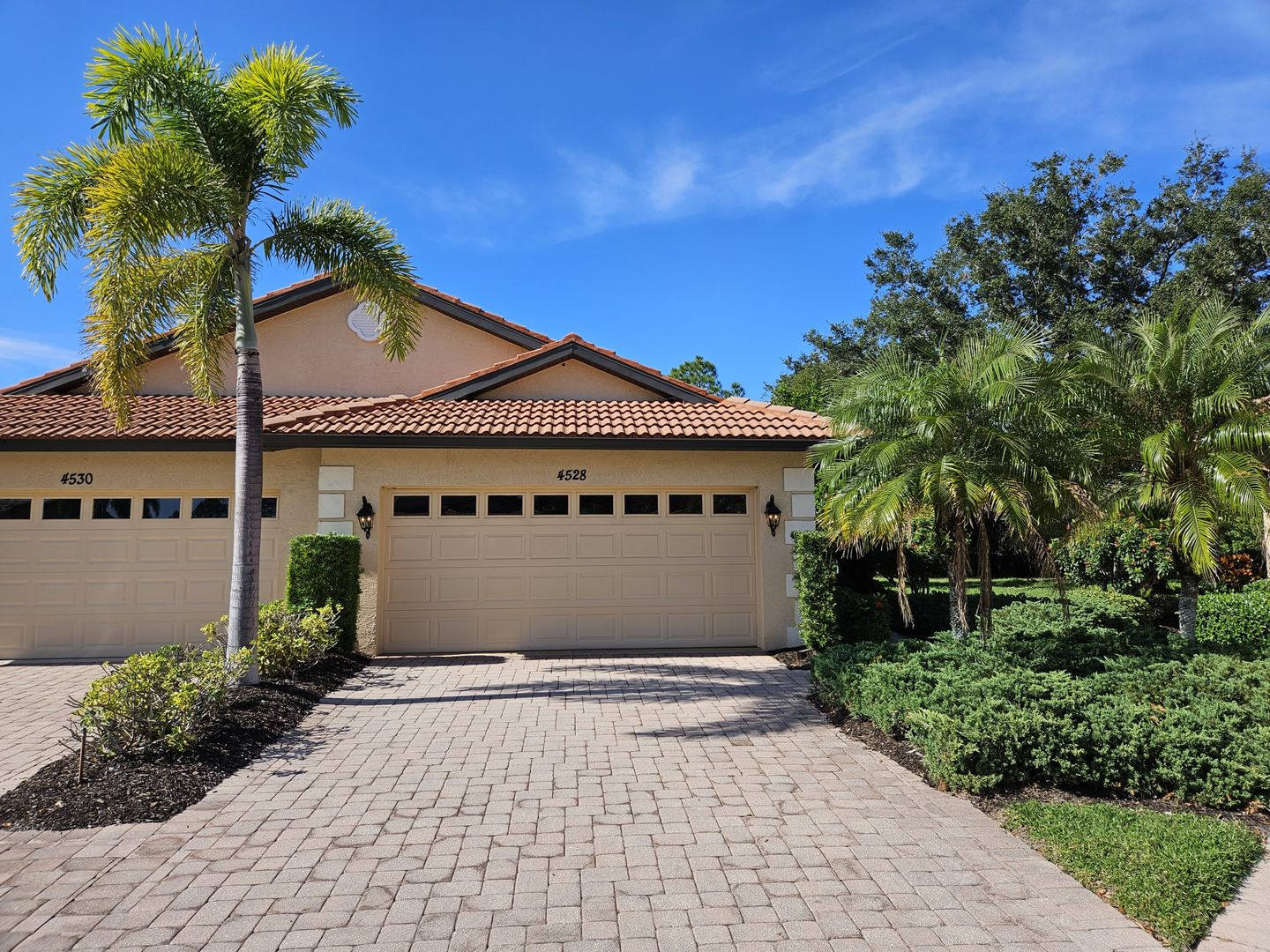 Seasonal Short Term Villa Located In The Venetia Community With Resort Like Amenities Neighborhood Pool And Large Community Pool And Clubhouse – photo 1