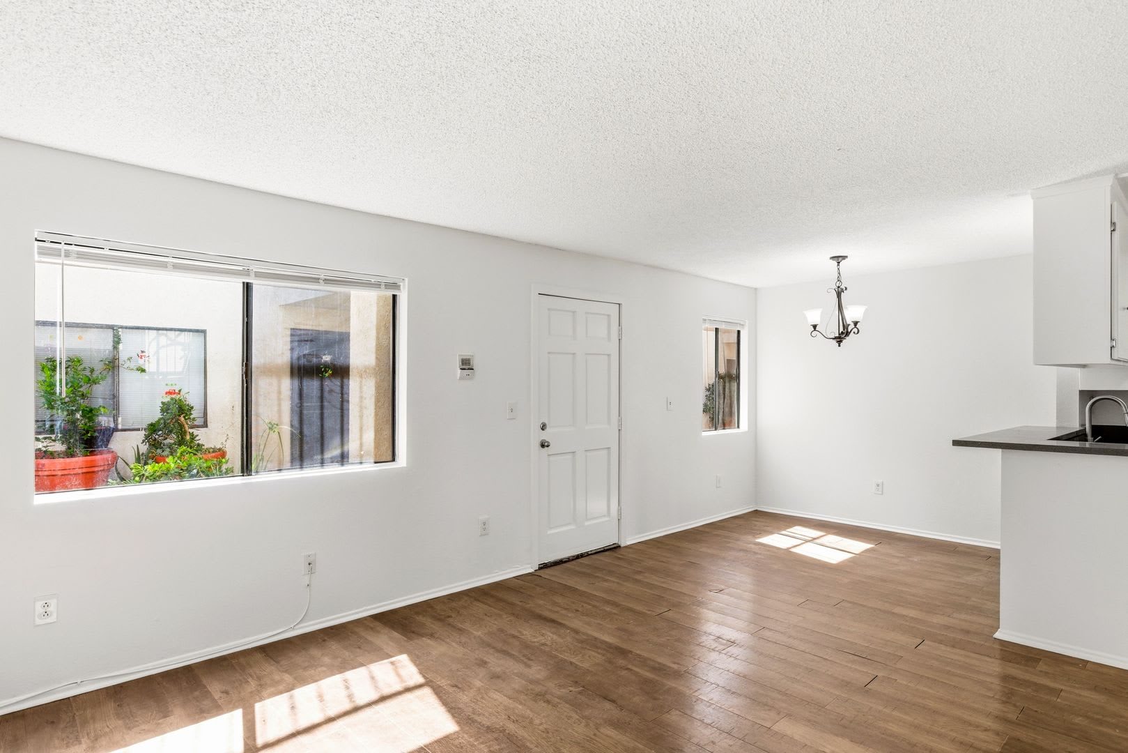 Harvard, Glendale Residences – photo 1