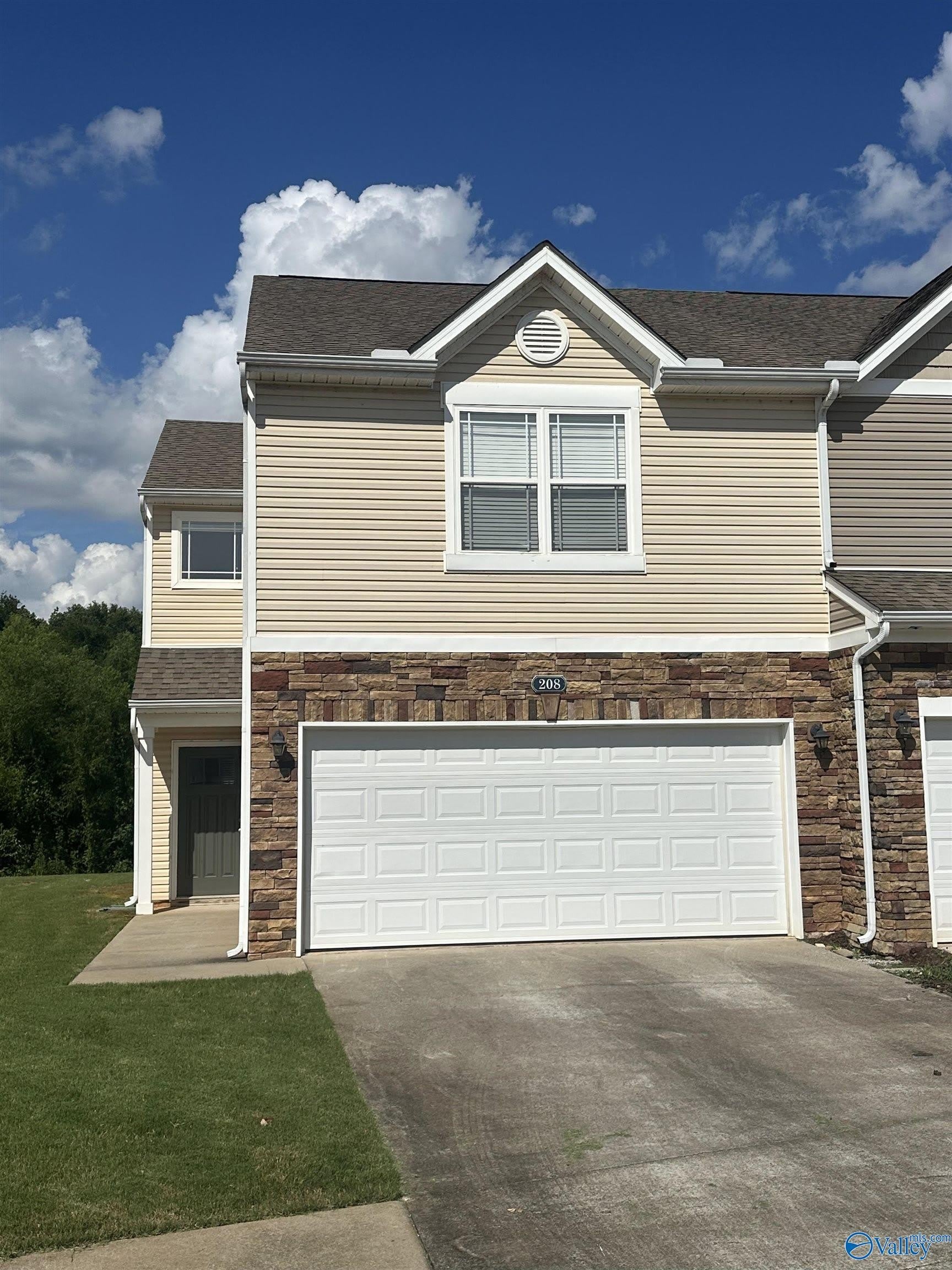 208 Falling Water Lane – photo 1